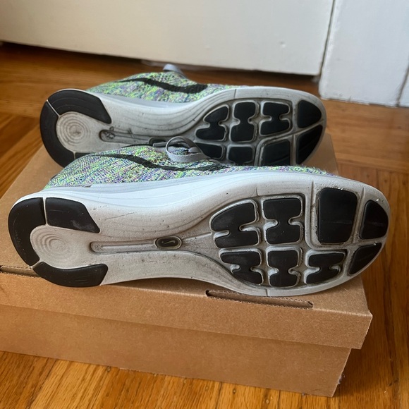 Nike Lunar Running Shoes - Picture 2 of 6